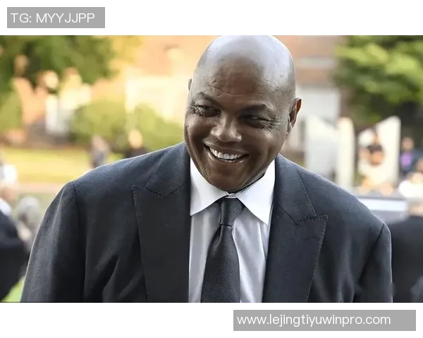 巴克利直言奥胖无论男扮女装都难掩其丑陋本质